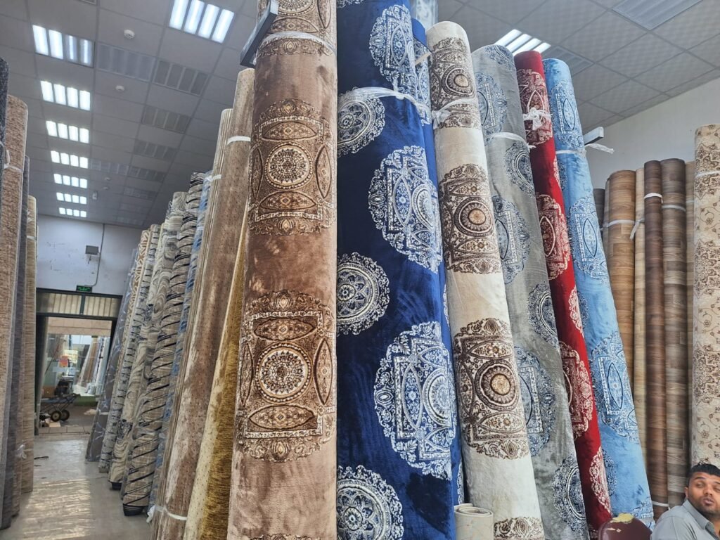 تواصل معنا