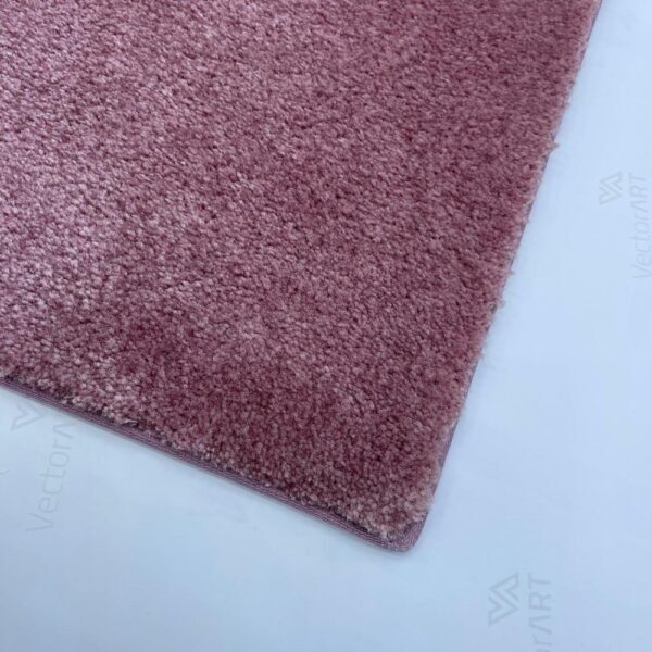 موكيت سميك وخفيف – دليلك لاختيار النوع المناسب لبيتك أو مكتبك صورة موكيت سميك بلون رمادي في غرفة معيشة