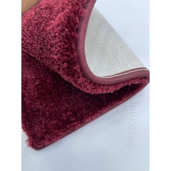 موكيت سميك وخفيف – دليلك لاختيار النوع المناسب لبيتك أو مكتبك صورة موكيت سميك بلون رمادي في غرفة معيشة